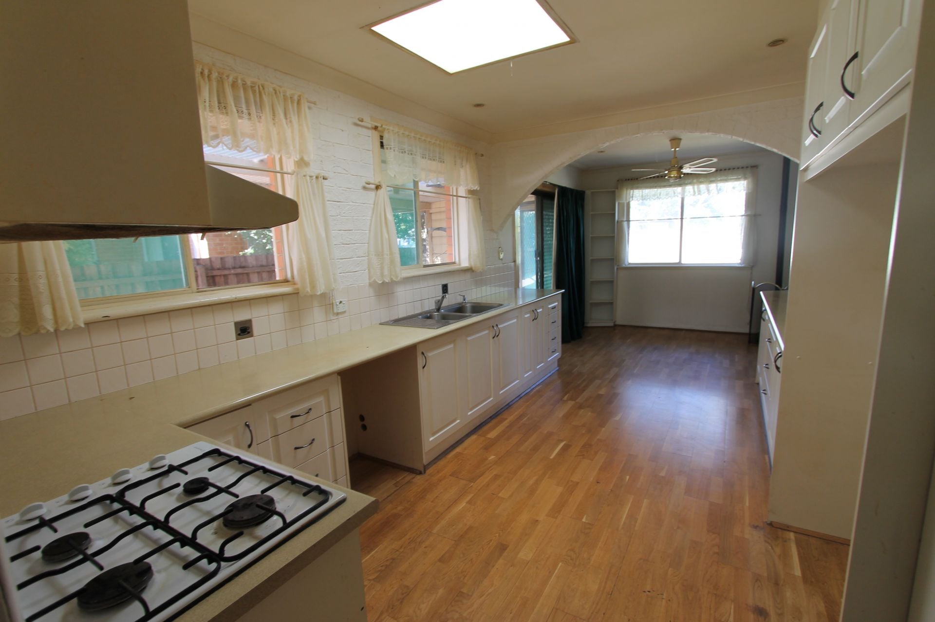 UNBEATABLE LOCATION! CLOSE TO THE NORTHERN HOSPITAL, EPPING PLAZA, EPPING PRIMARY SCHOOL AND MORE!