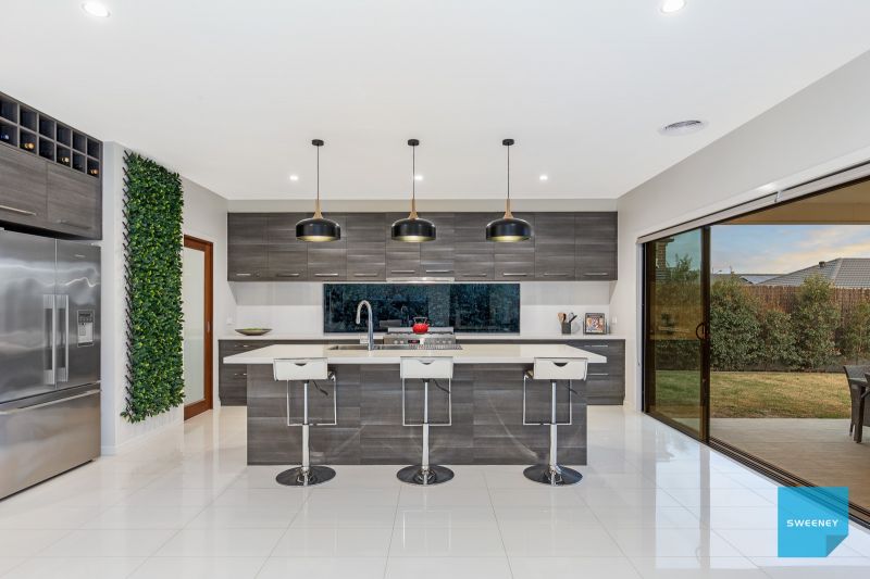 10 Sedgeman Street, Fraser Rise - Thumbnail 5