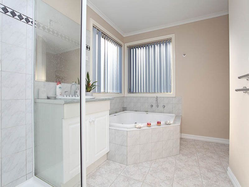 44 Bushy Park Avenue, Caroline Springs - Thumbnail 8