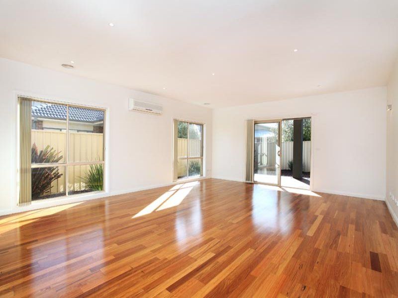 2 Ivan James Place, Caroline Springs - Thumbnail 5