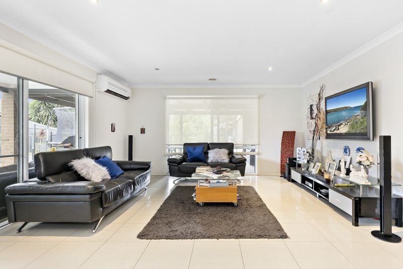 11 Hawkstowe Parade, South Morang