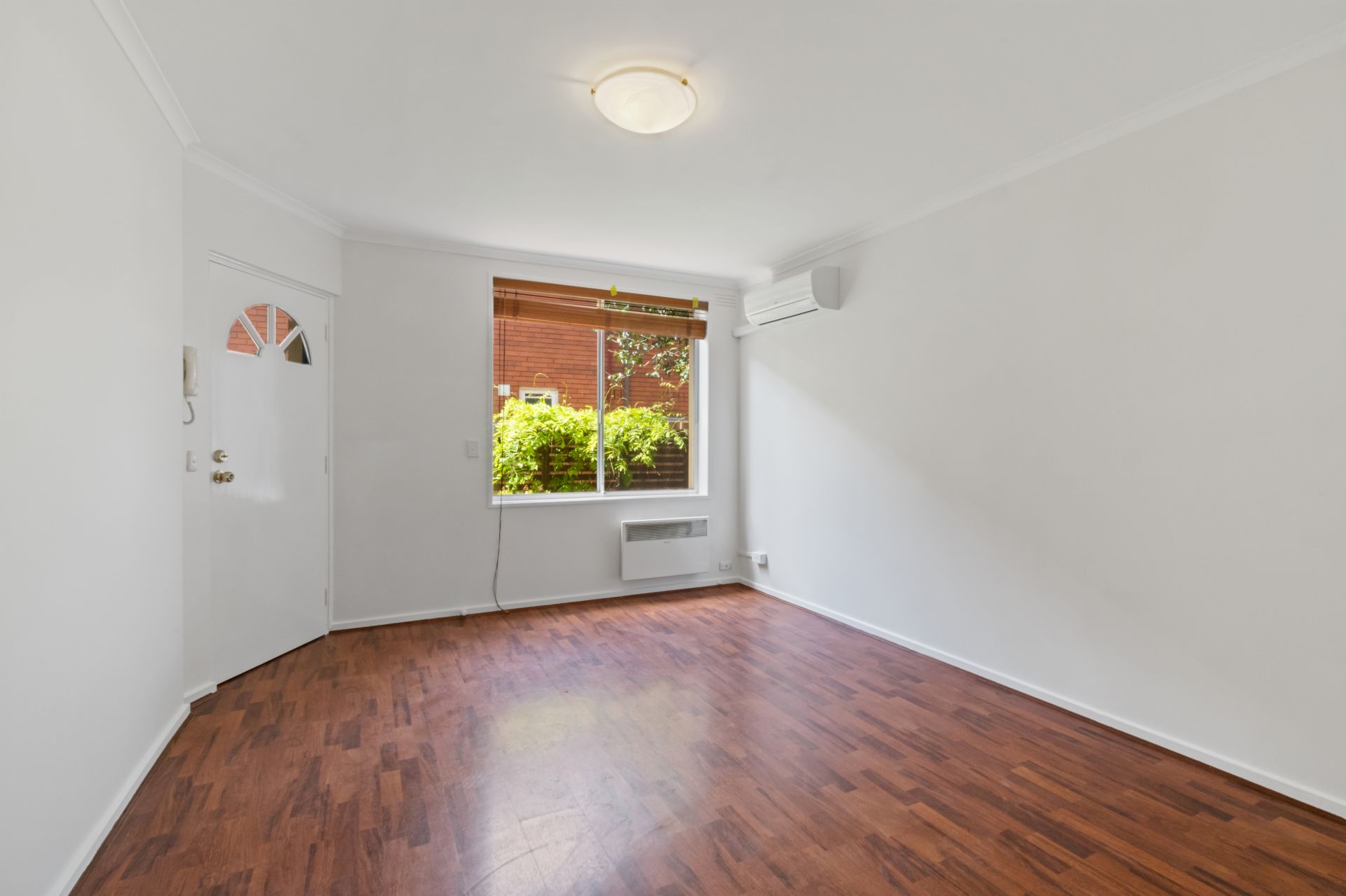 A large courtyard to enjoy this summer!
