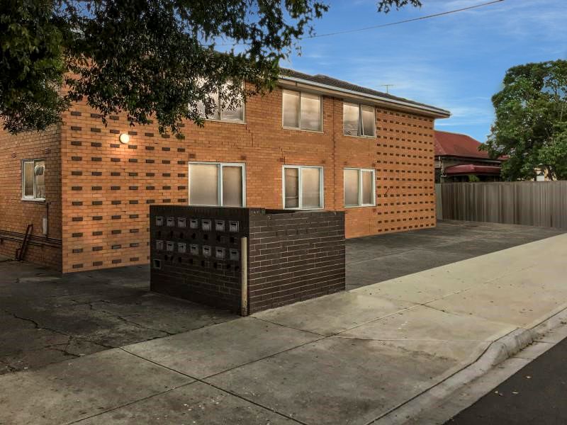 9/15 Simpson Street, Northcote