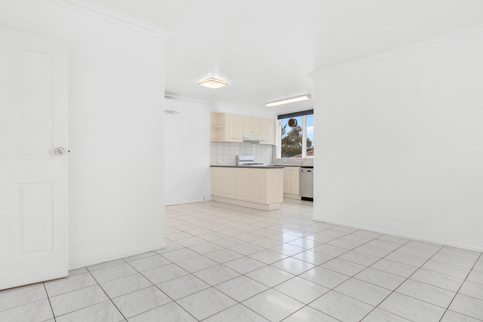 2/13 Alberta Street, West Footscray - Thumbnail 2