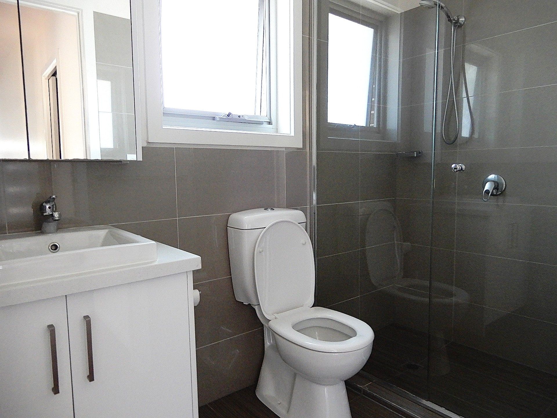 Neat townhouse - one week's free rent!
