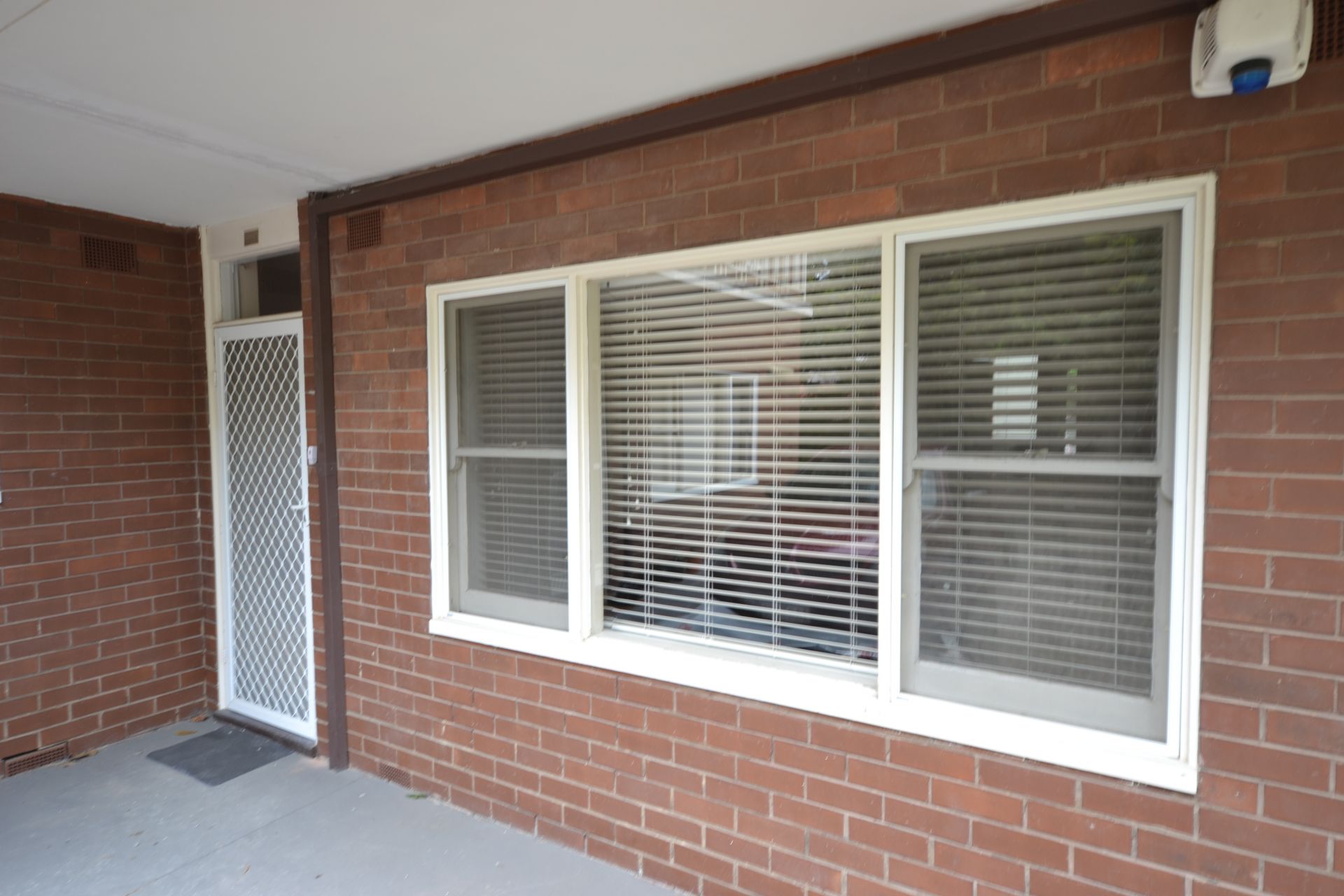 LARGE ONE BEDROOM APARTMENT IN A SOUGHT AFTER LOCATION