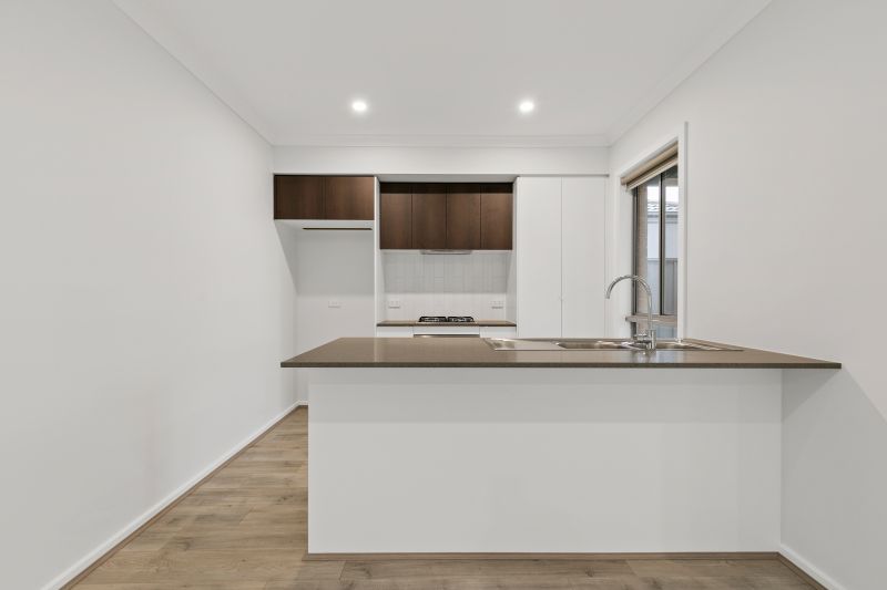 43 Bluebottle Parade, Rockbank