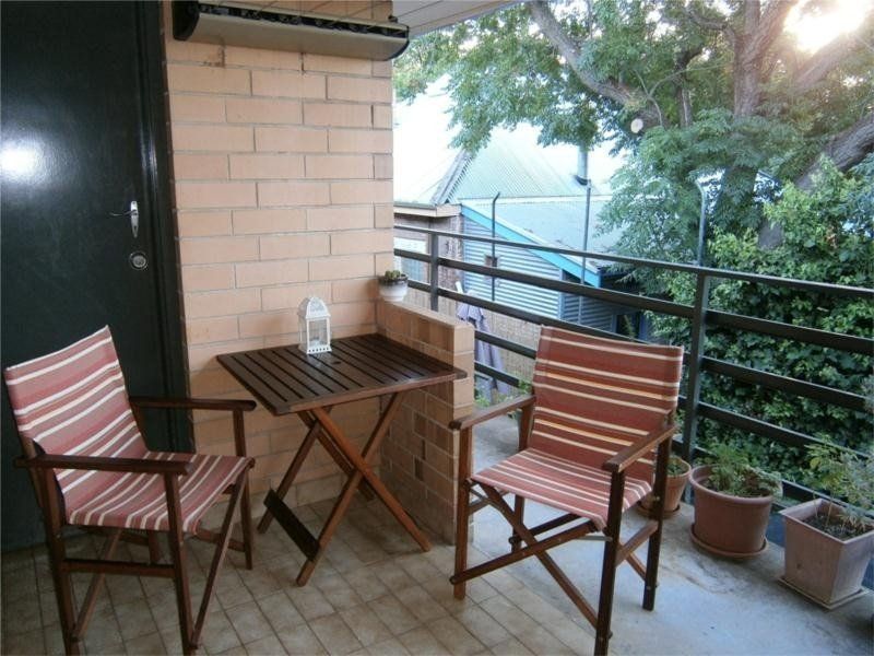11/4 Loch Street Stepney 5069