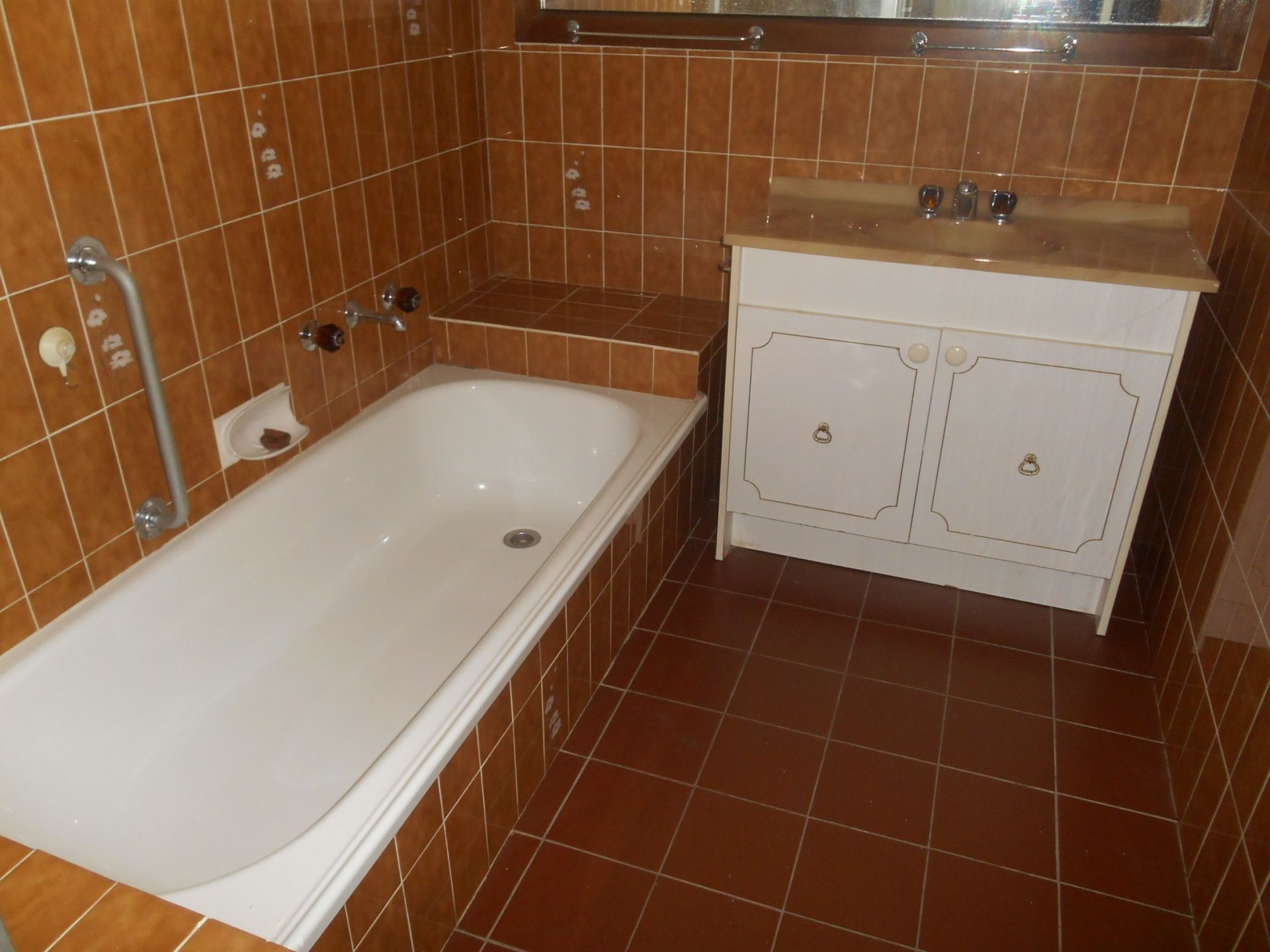 Great Location, 3 Bedroom Unit
