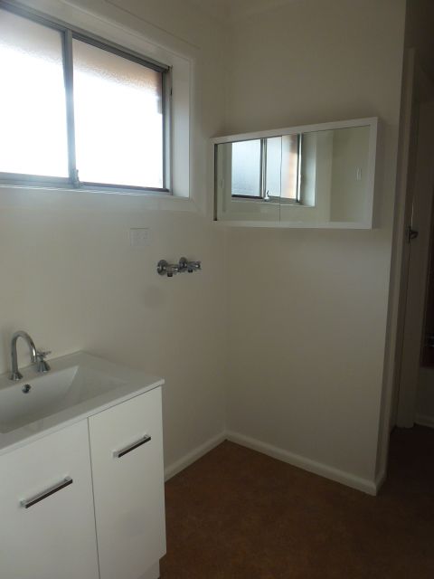 Freshly painted and perfectly located!