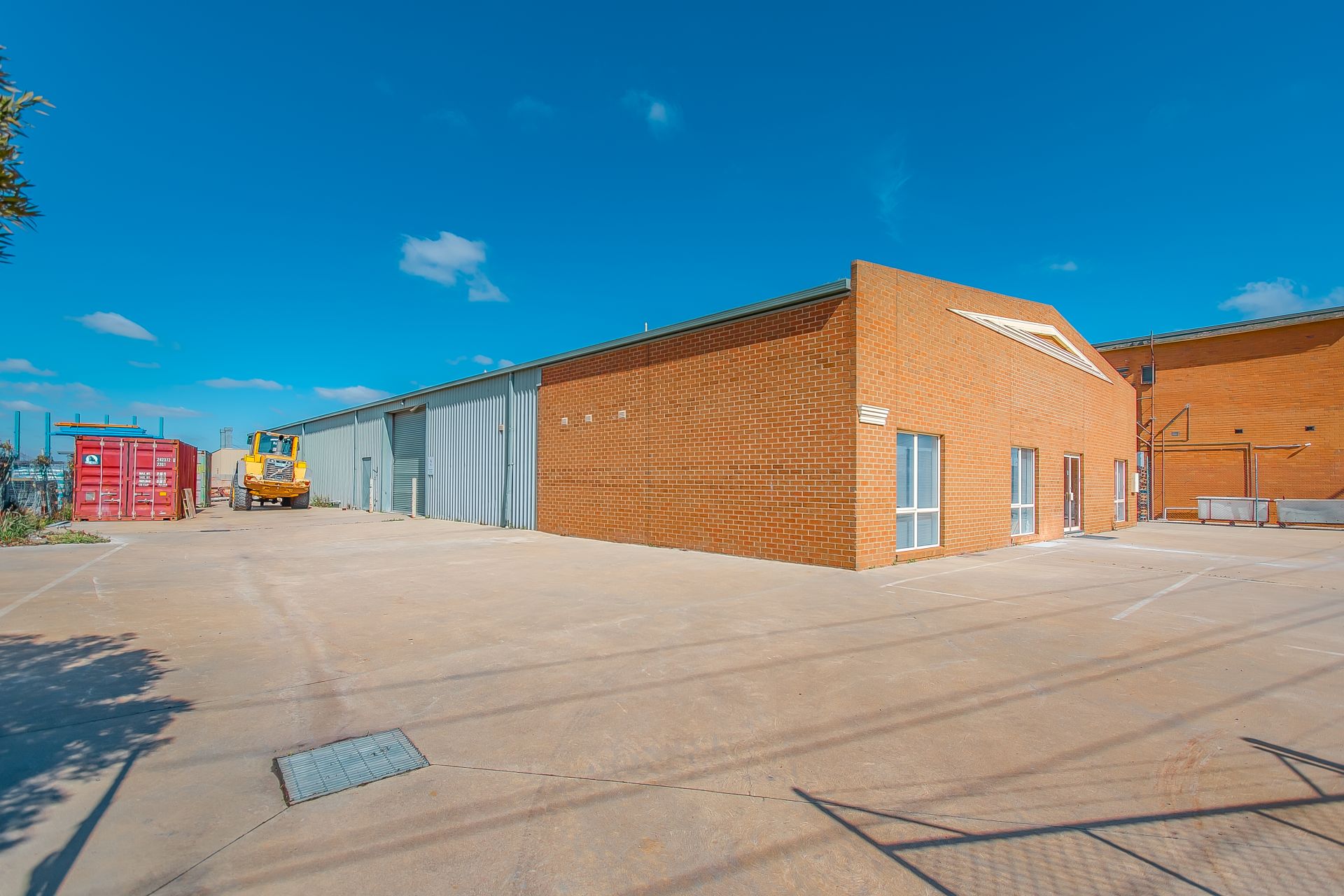 Versatile Warehouse/Factory off Hume Highway