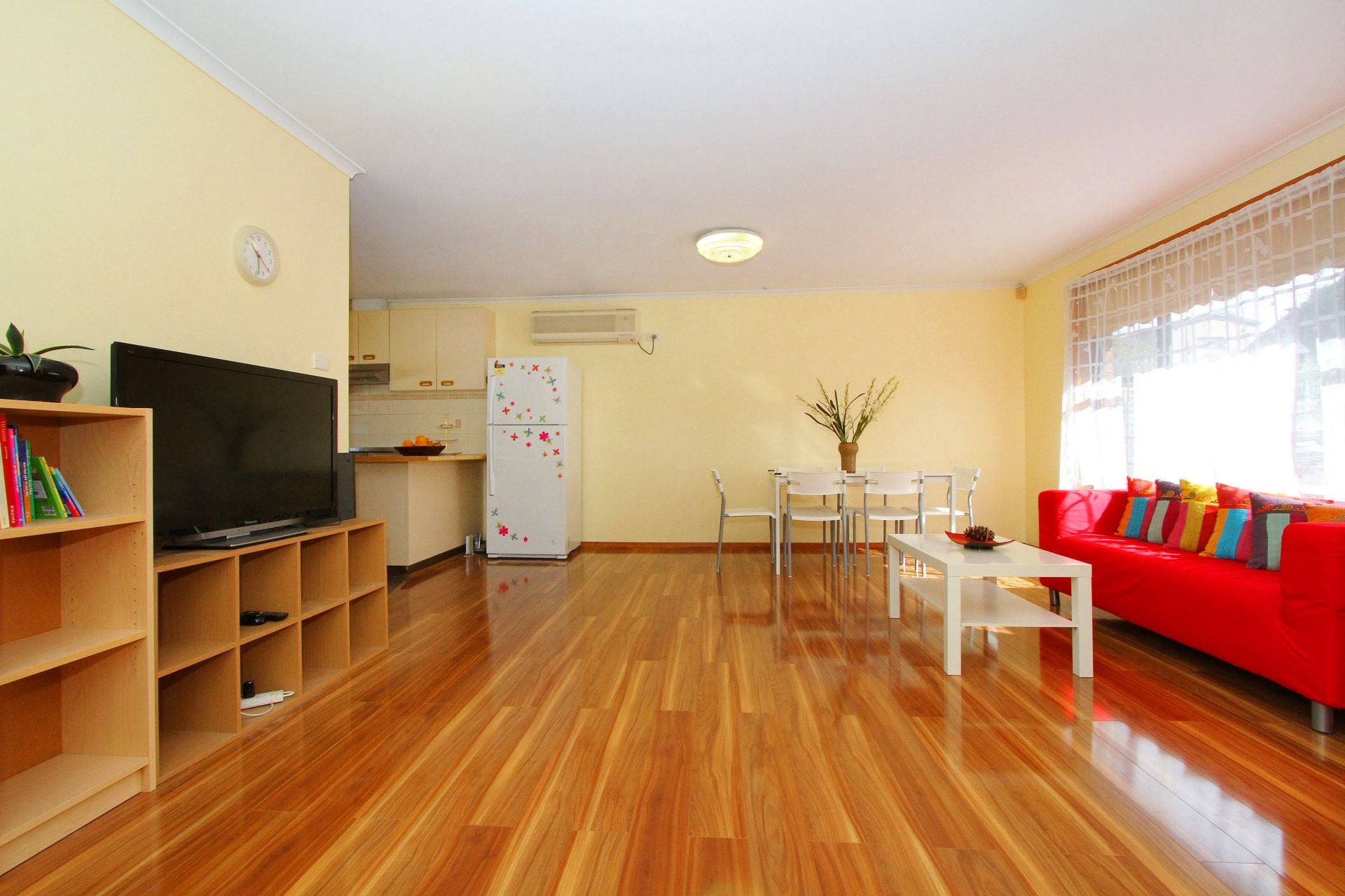 Sunny, Spacious And Its Own Street Frontage
