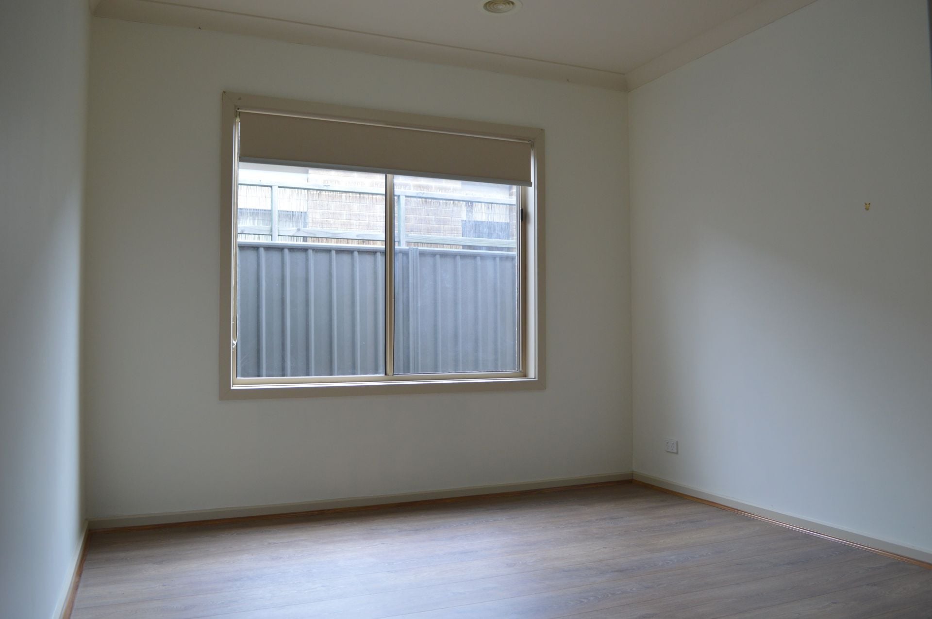 FINE FAMILY LIVING IN THE HAWKSTOWE ESTATE    *Insp Thu 24th Nov @ 4:40pm*