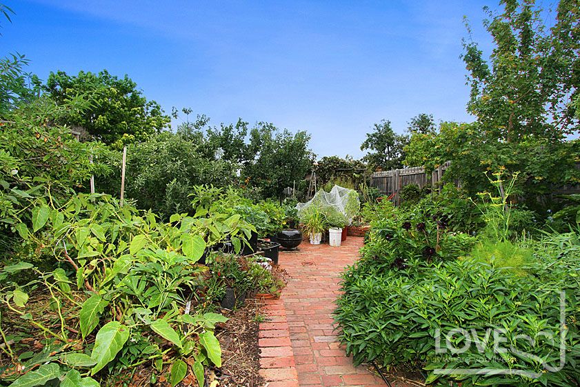 Your Own Garden Retreat!