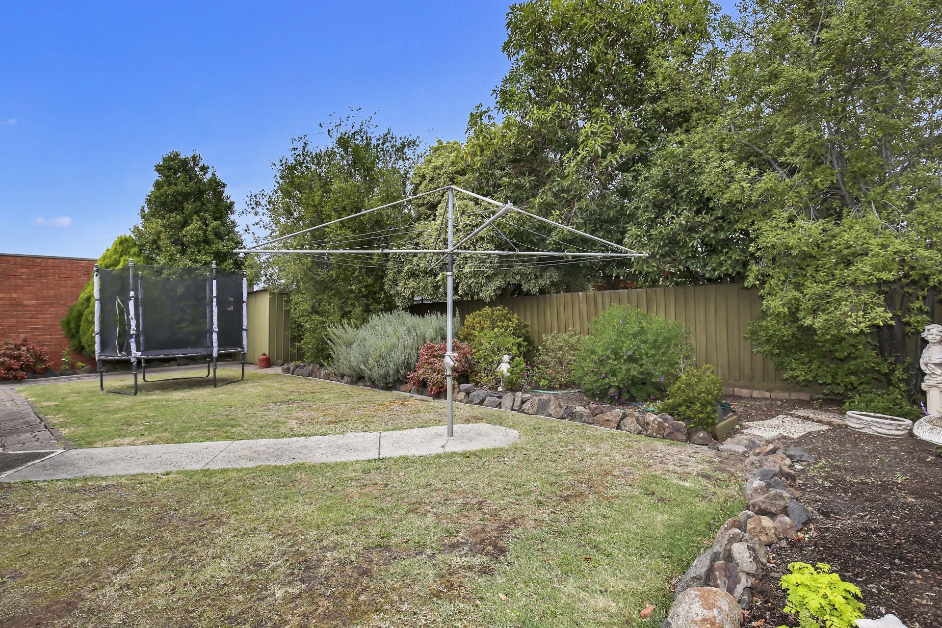 Irresistible Opportunity In An Impressive Location