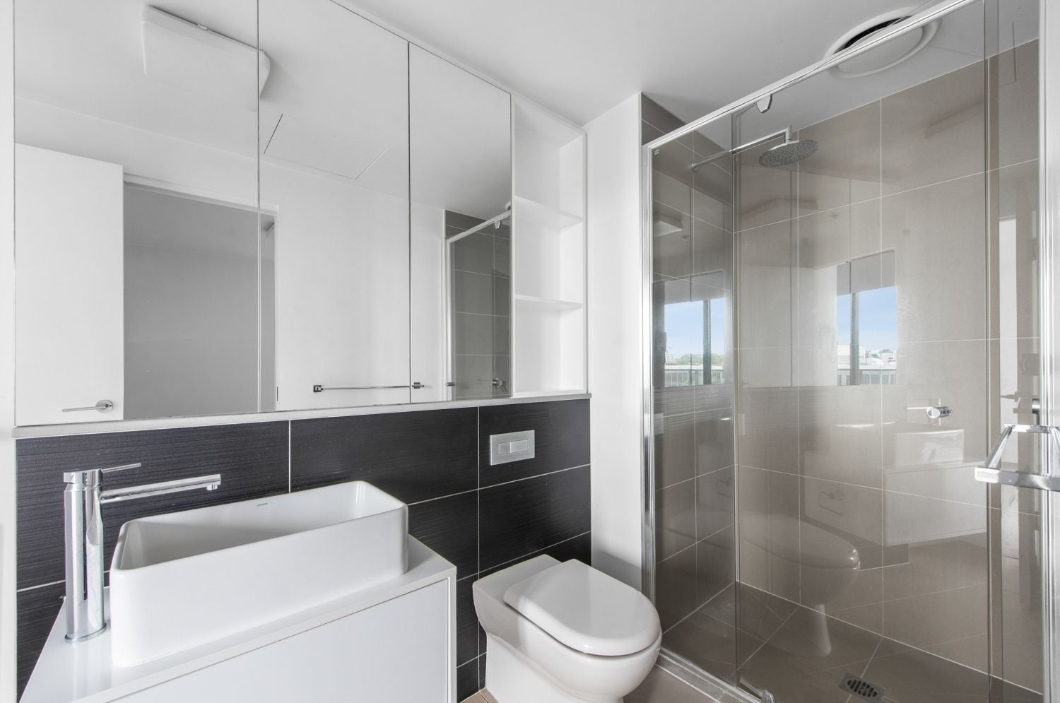 Two bedroom living with City Views