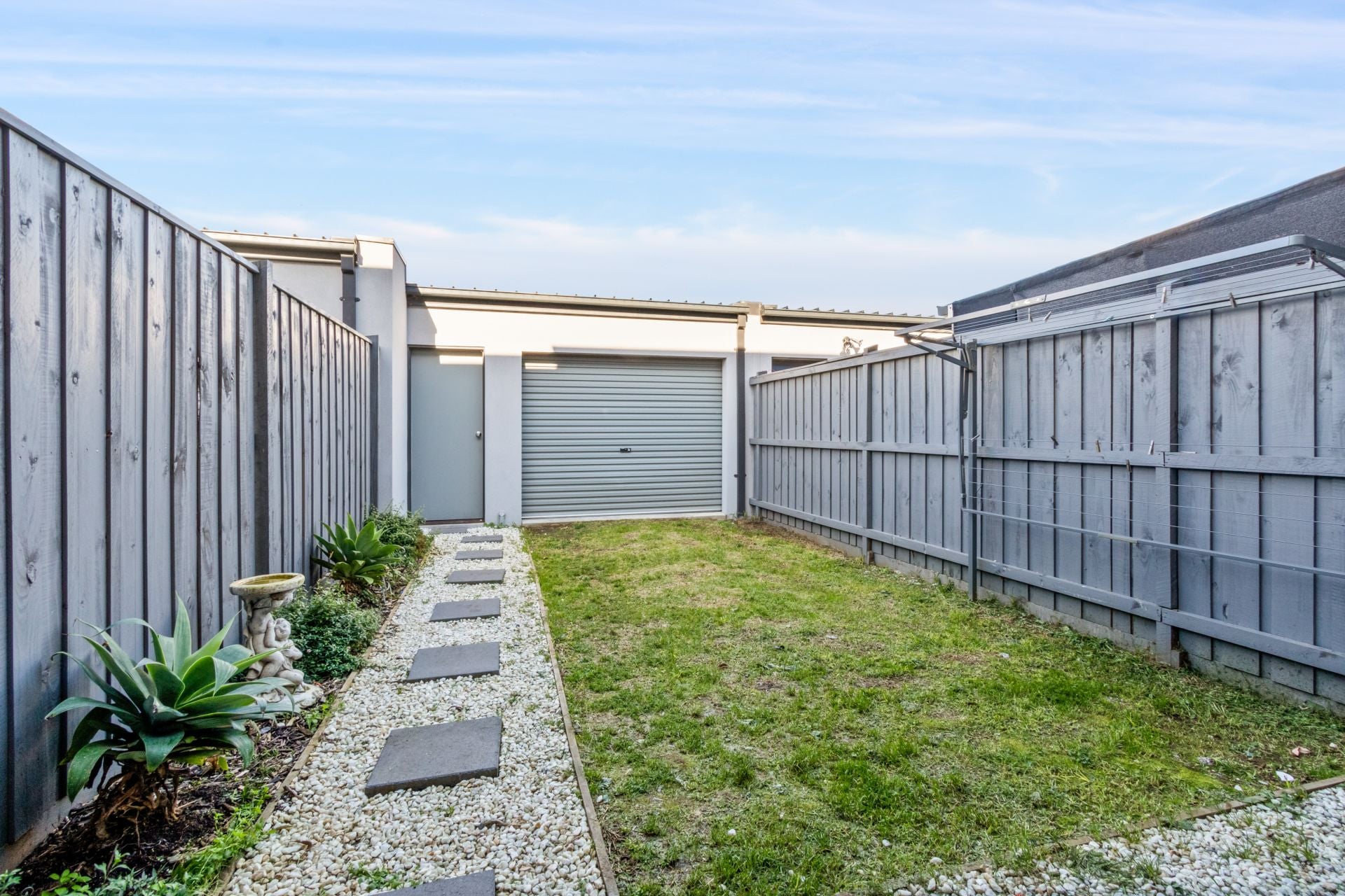 MODERN LIVING, CONVENIENT LOCATION