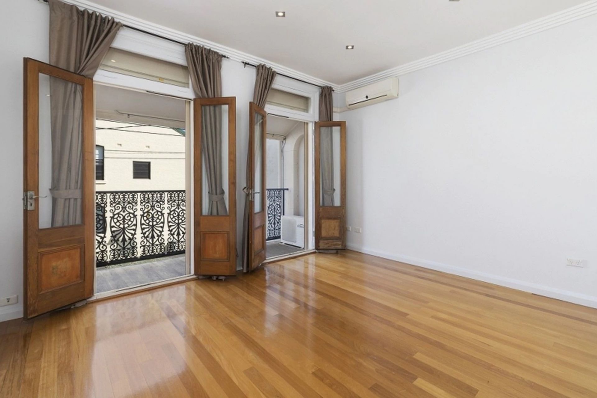 Charming Renovated Terrace