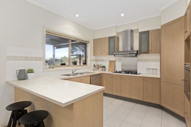 9 Peregrine Court, Viewbank - Thumbnail 5