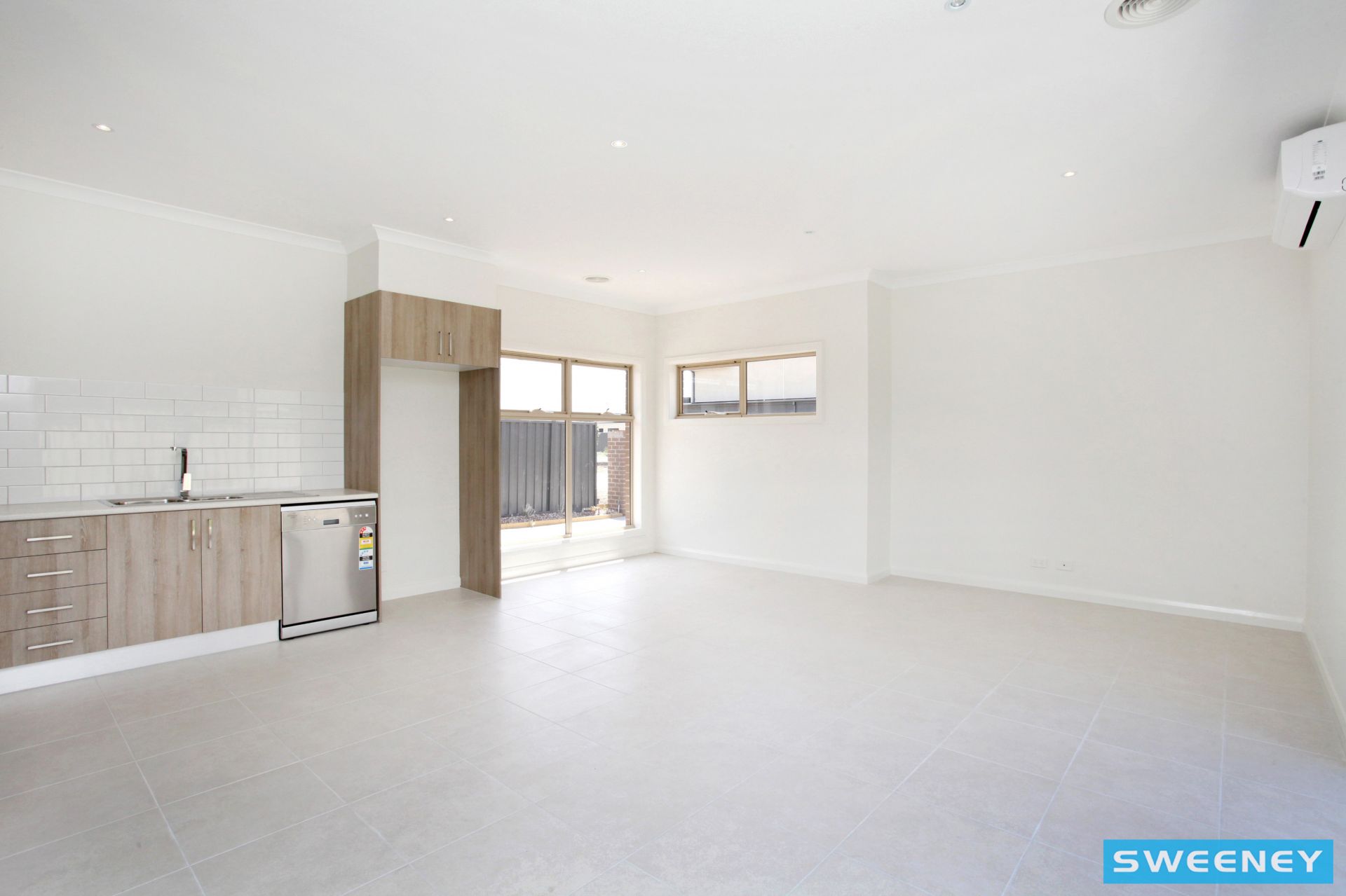 2/2 Lane Place, Hillside - Thumbnail 4