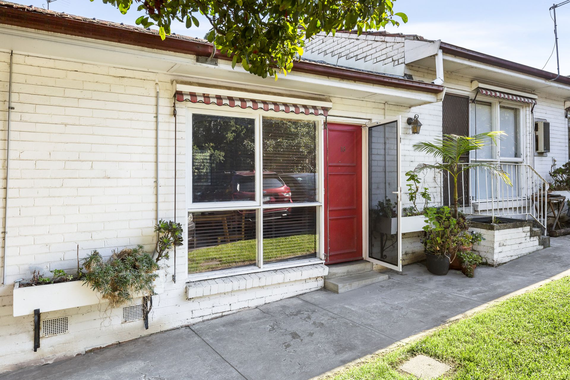 Exceptionally Located Unit in Northcote's Most Desirable Area