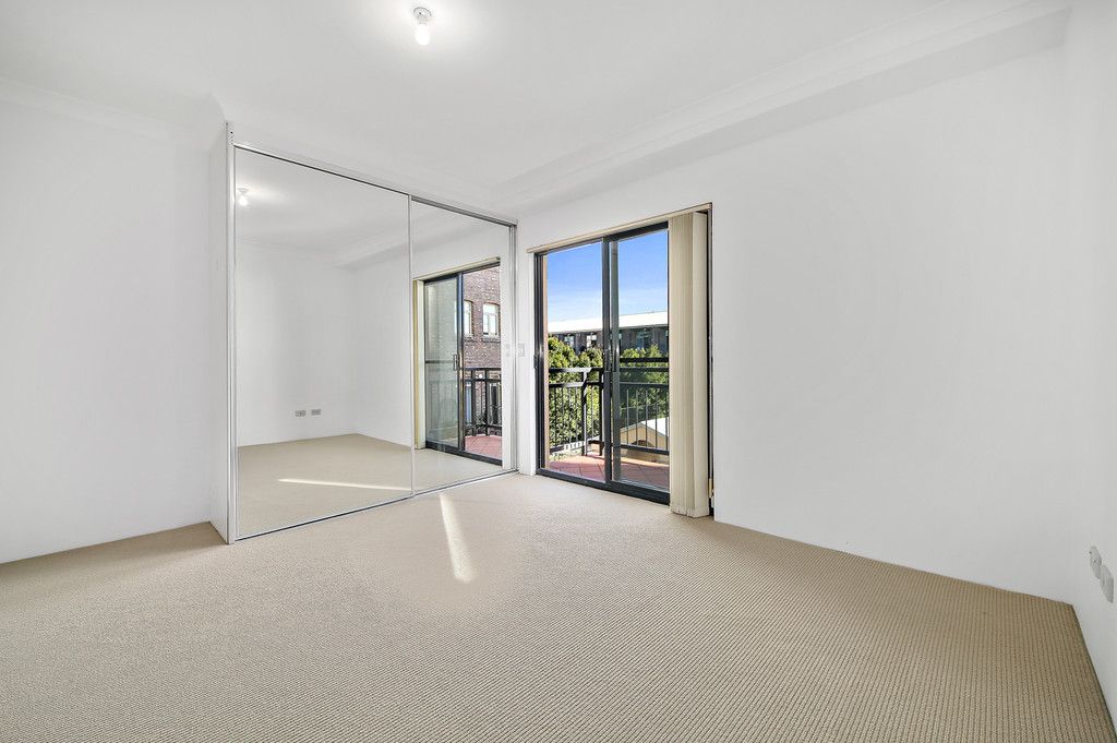 One Bedroom in the Piano Factory