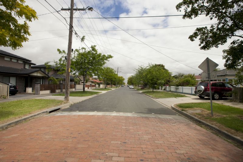 2/4 Clarendon Parade