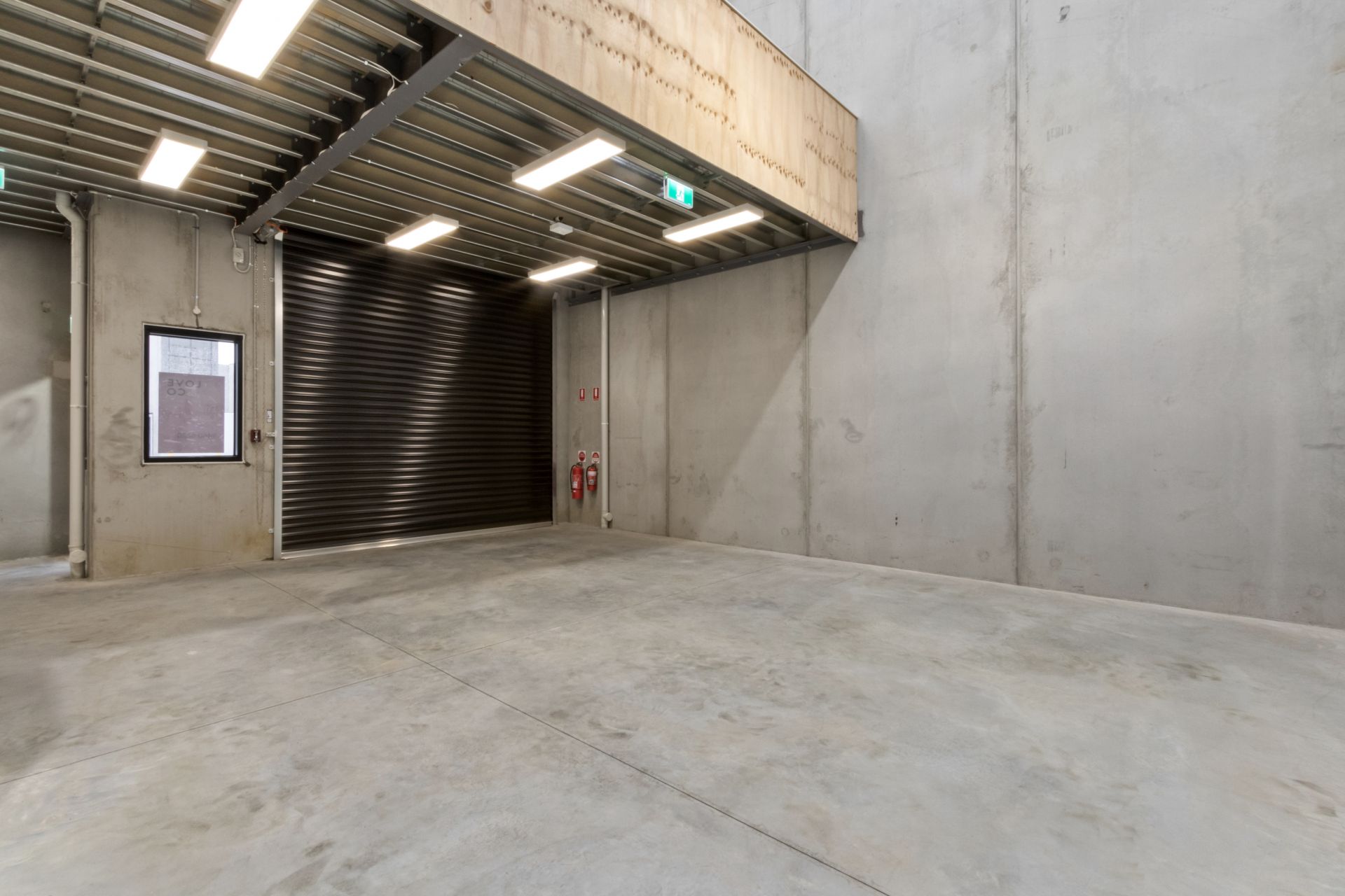 Excellent Warehouse/Perfect Location