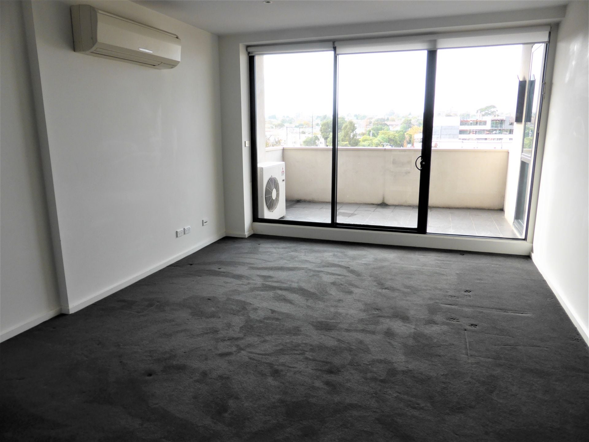 Stylish & Light Filled Apartment!