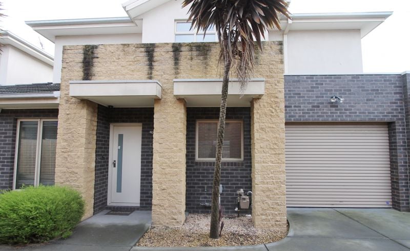 2/24 Boldrewood Parade, Reservoir