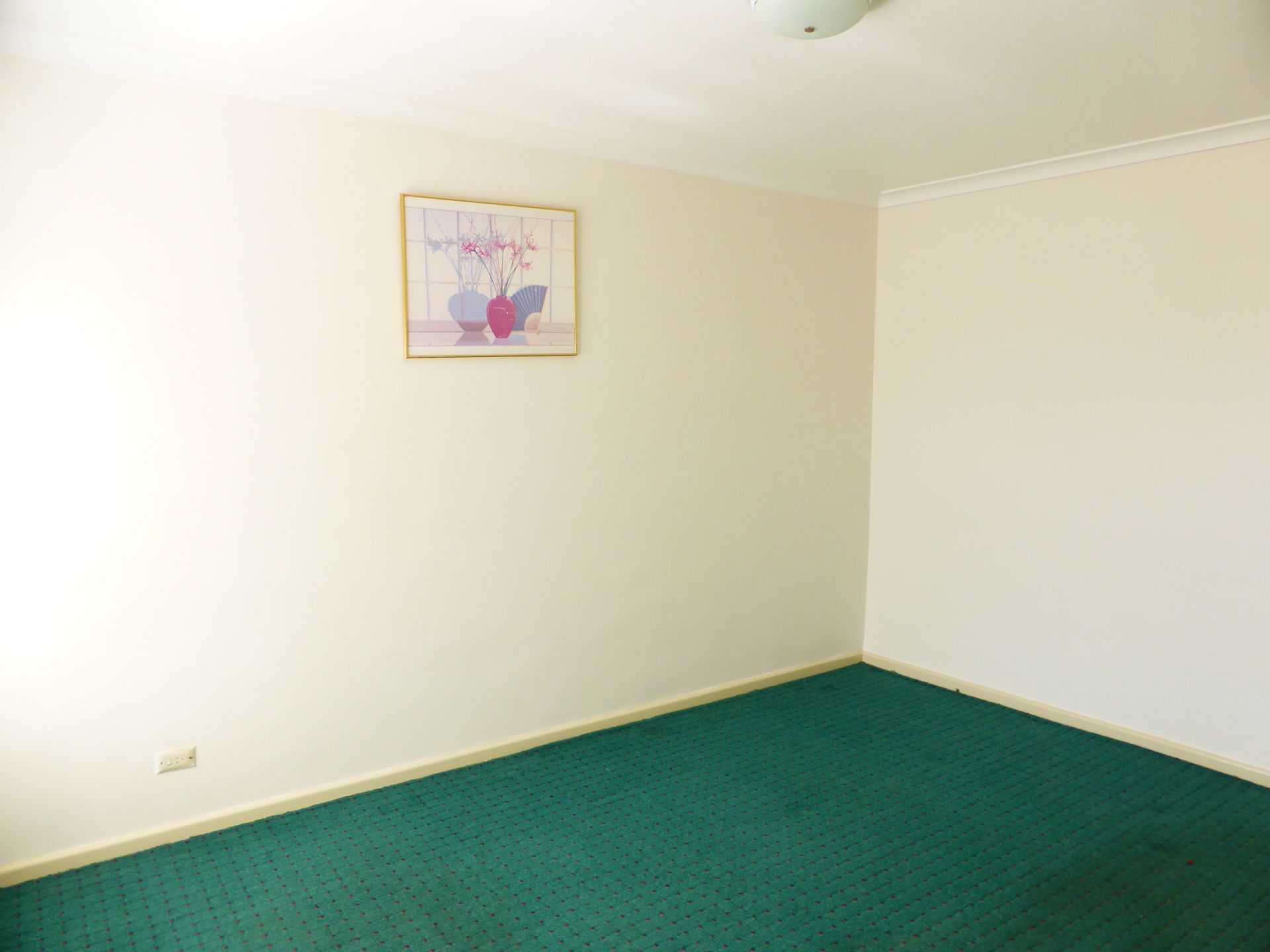 Spacious 2 Bedroom Apartment Walking Distance To High Street