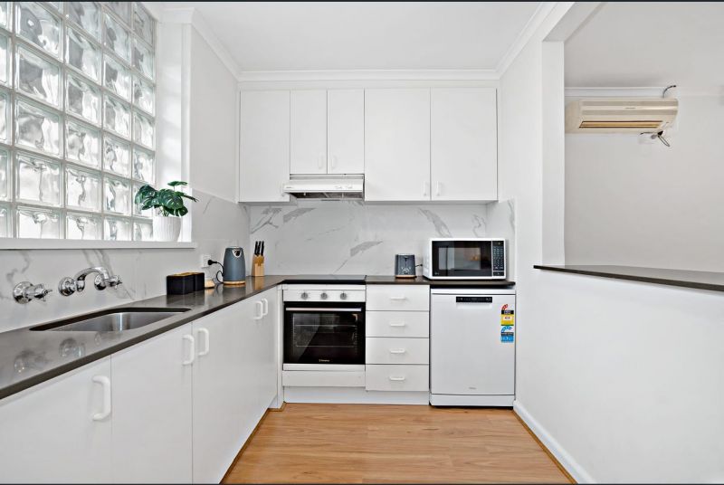 27/180 Barkly Street, St Kilda - Thumbnail 2