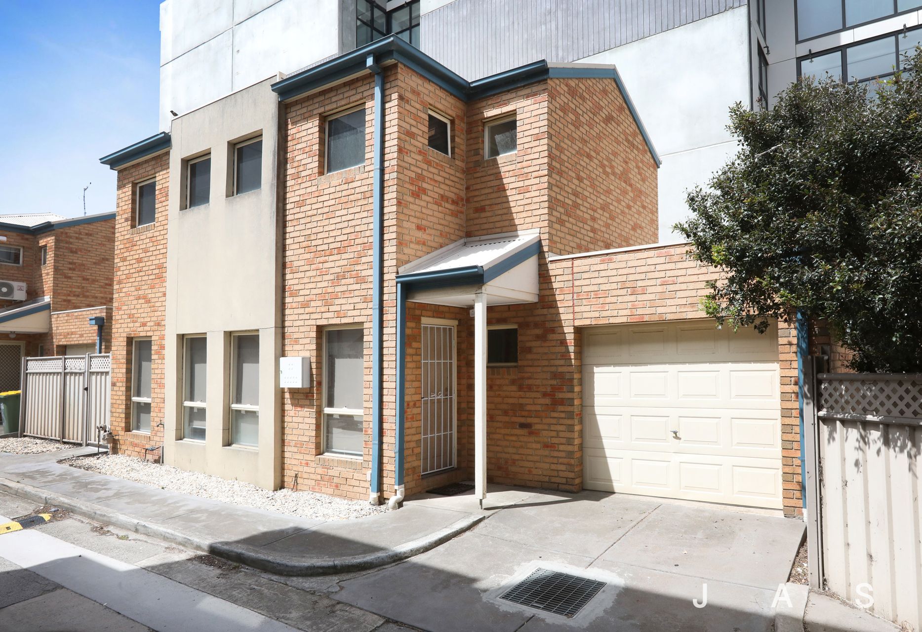 2/70 Pickett Street Footscray VIC, Footscray - Thumbnail 2