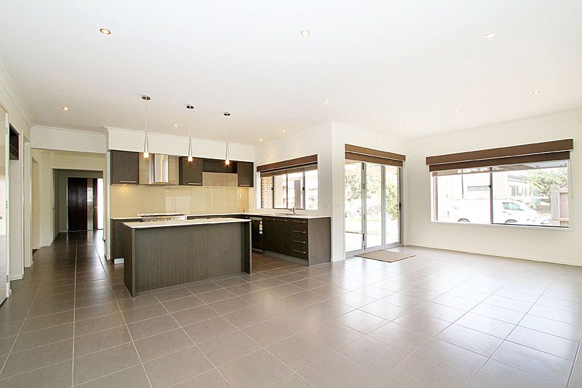 LOCATION & LIVING SPACE APLENTY!