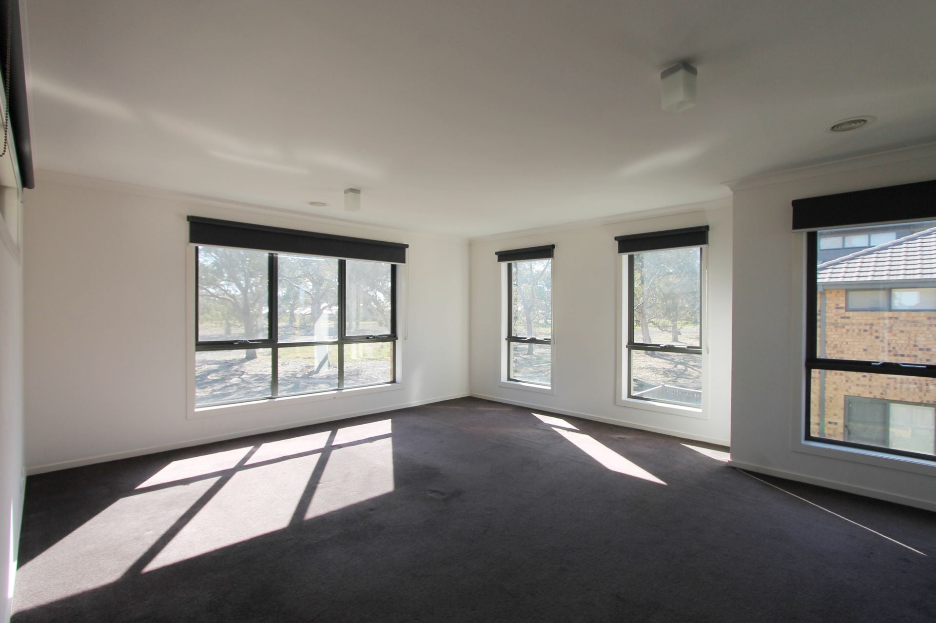 Spacious Townhouse In Excellent Location