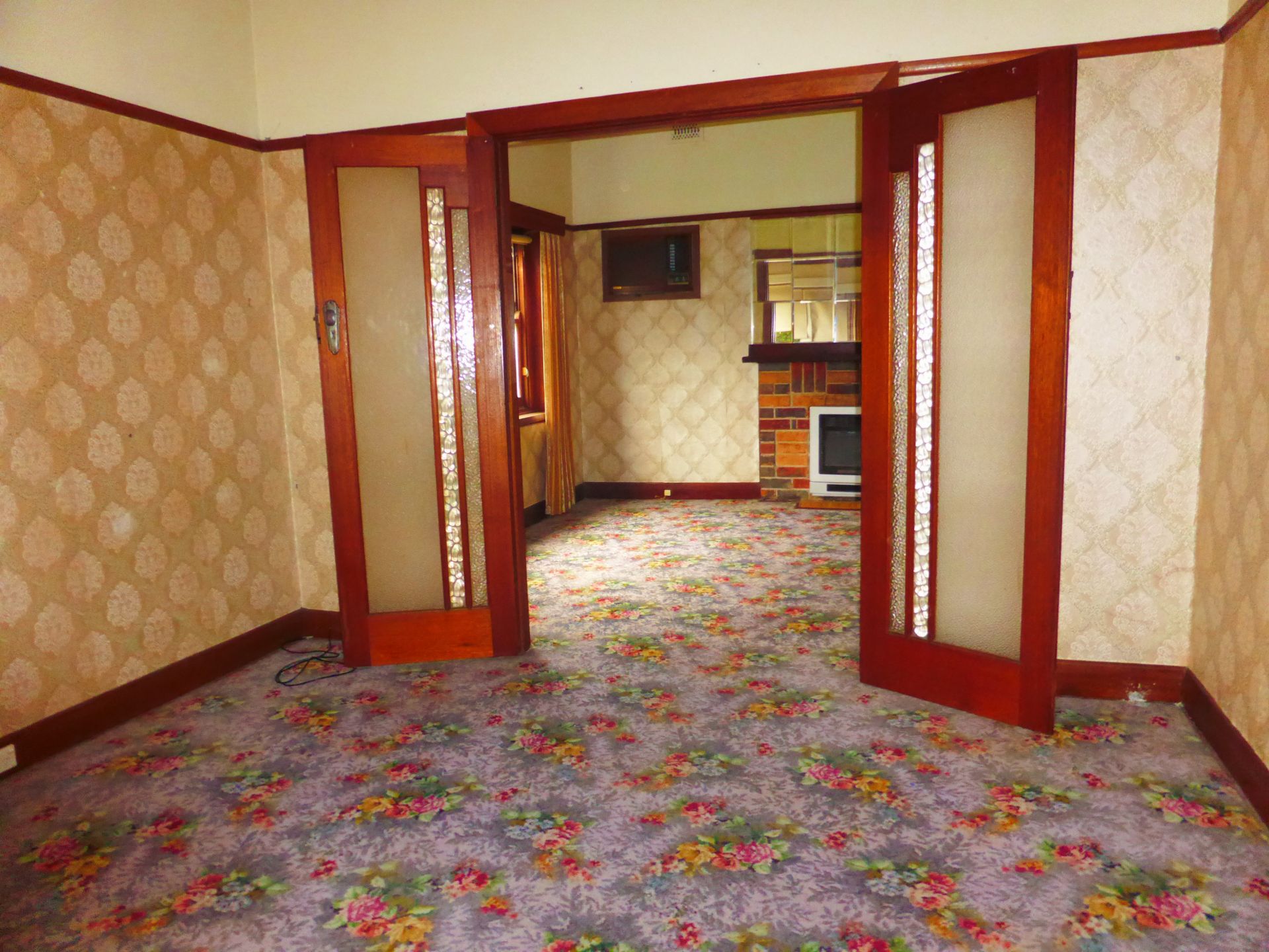 Classic Thornbury Home With Plenty of Space to Offer!