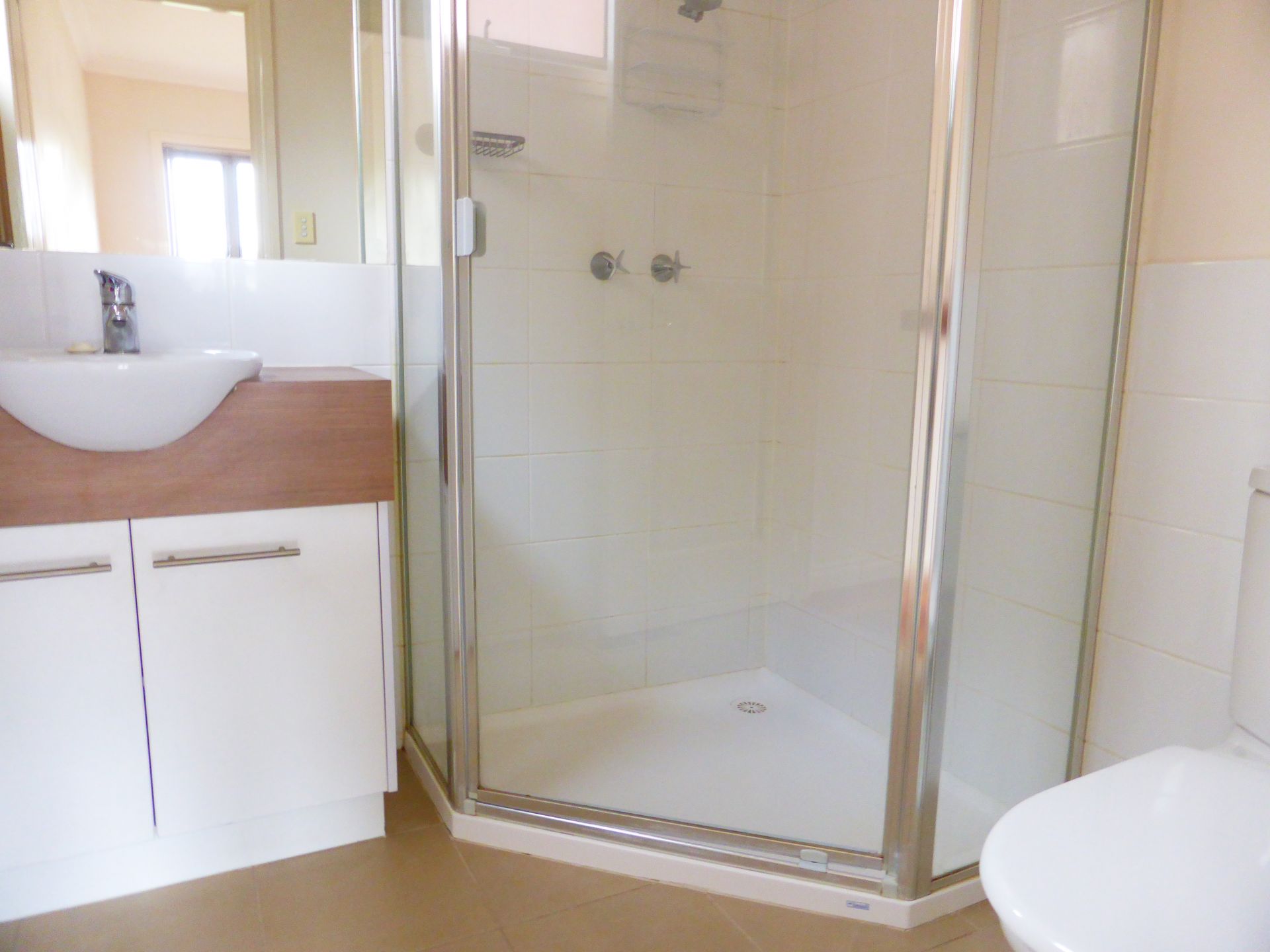 Updated Villa Style Unit - Very Spacious!