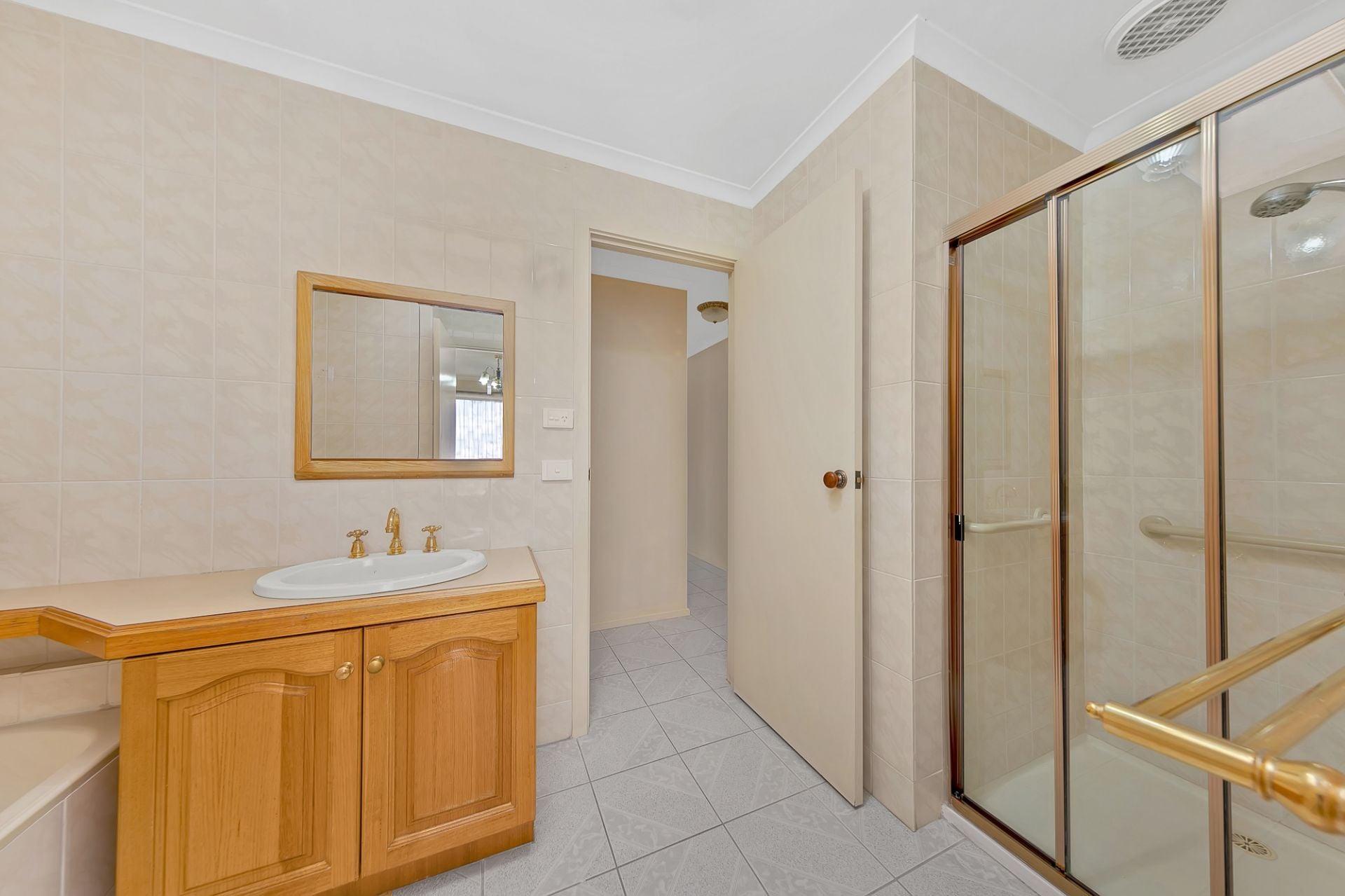 Tailor-Made For Easy Living     Auction This Saturday @ 12.30pm