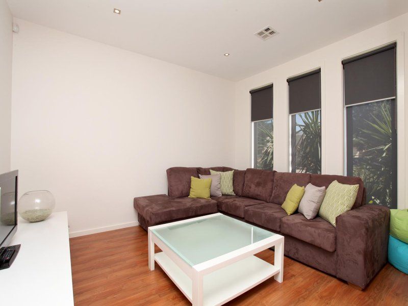 4 Aberfeldie Way, Caroline Springs - Thumbnail 6