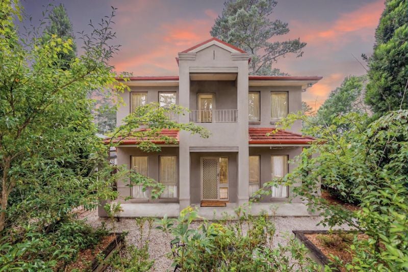 FAMILY RESIDENCE ON A LEVEL BLOCK