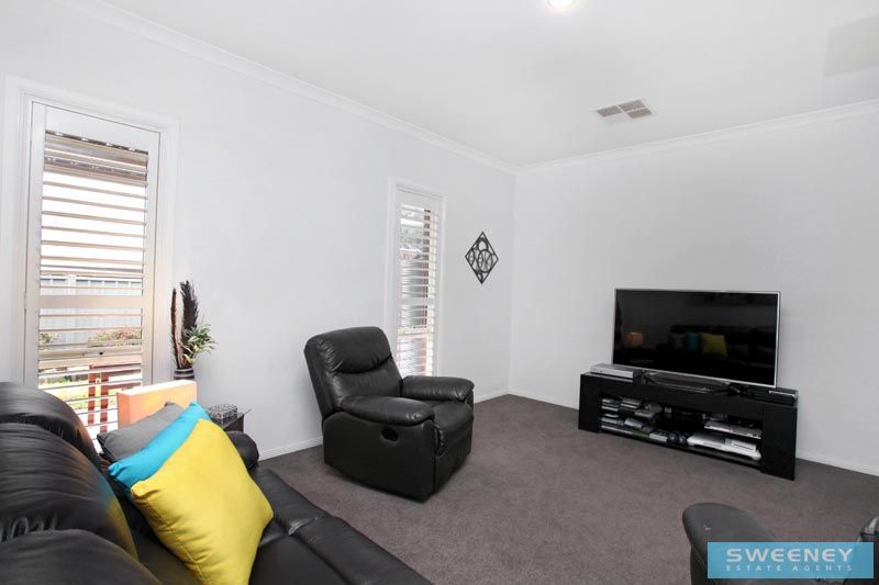 19 Kororoit Approach, Caroline Springs - Thumbnail 8