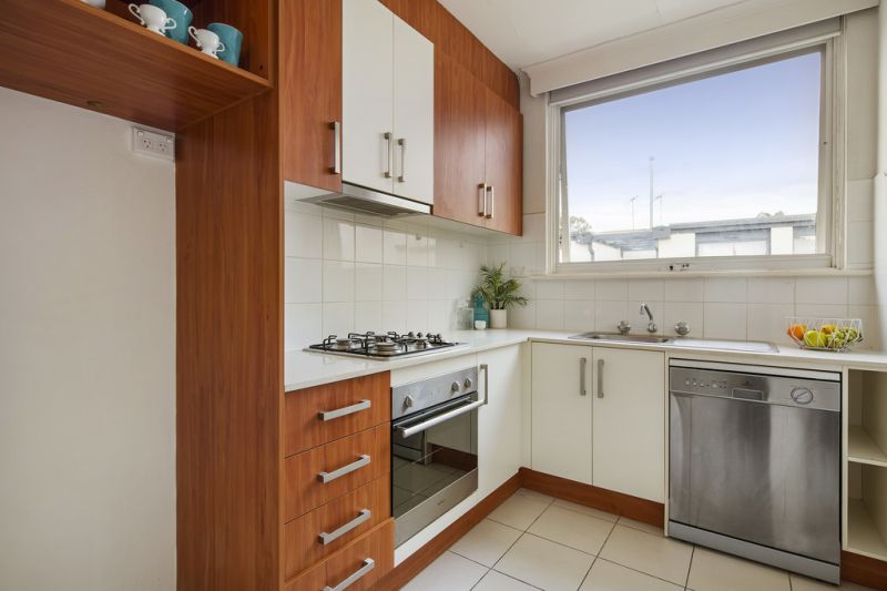 12/1 Celeste Court, St Kilda East - Thumbnail 2