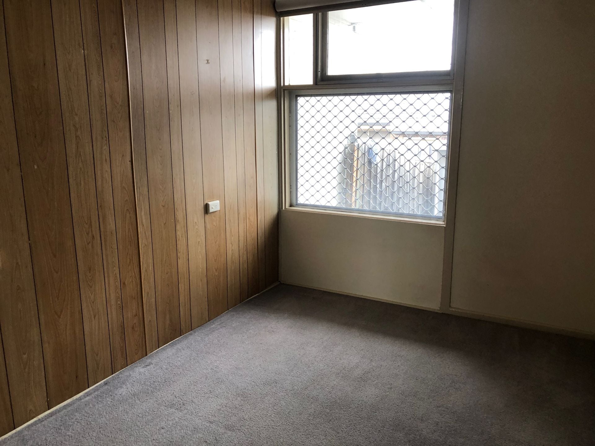 TIDY UNIT FOR LEASE!