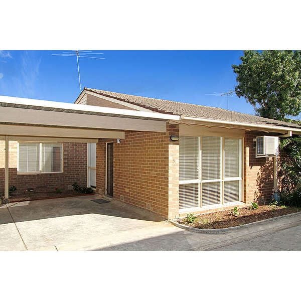 Spacious Renovated Unit Offering Great Natural Light!