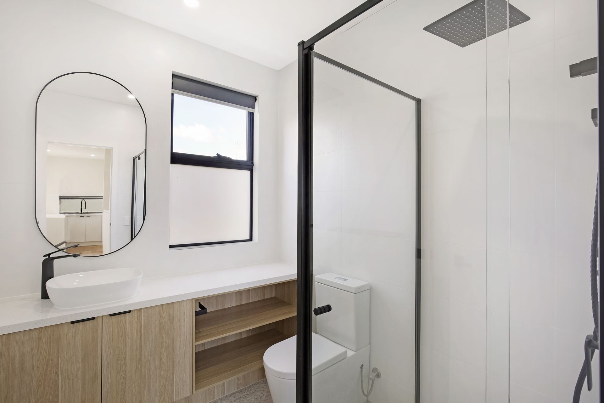 A Stunning Luxury townhouse in one of the Melbourne's prime locations! Ready for Lease !