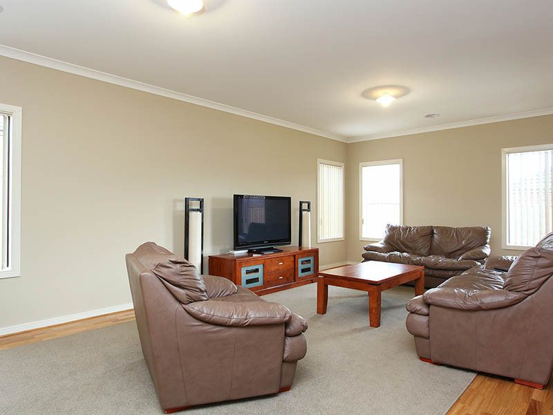 47 Clementson Drive, Caroline Springs - Thumbnail 5