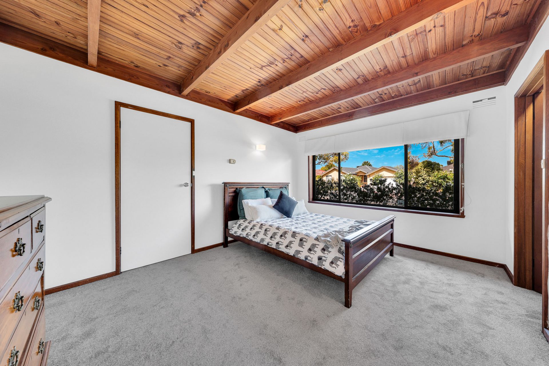 4 BEDDER WITH INGROUND POOL