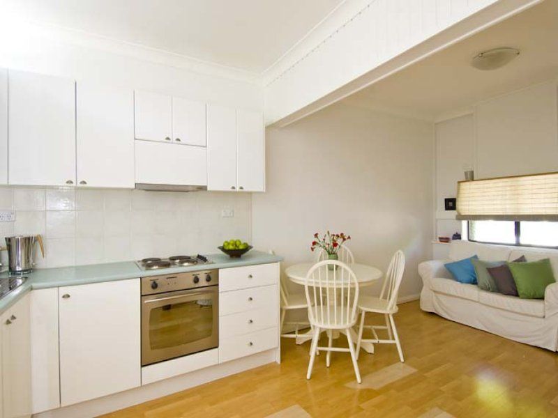 4 Thomas Street MCMAHONS POINT NSW, Point - Thumbnail 2