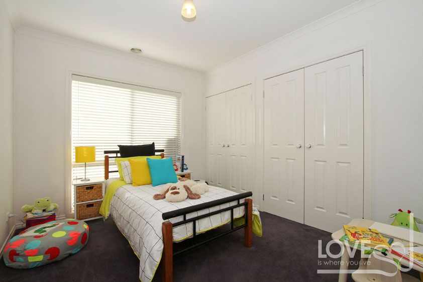 Contemporary Comfort Overlooking The Park