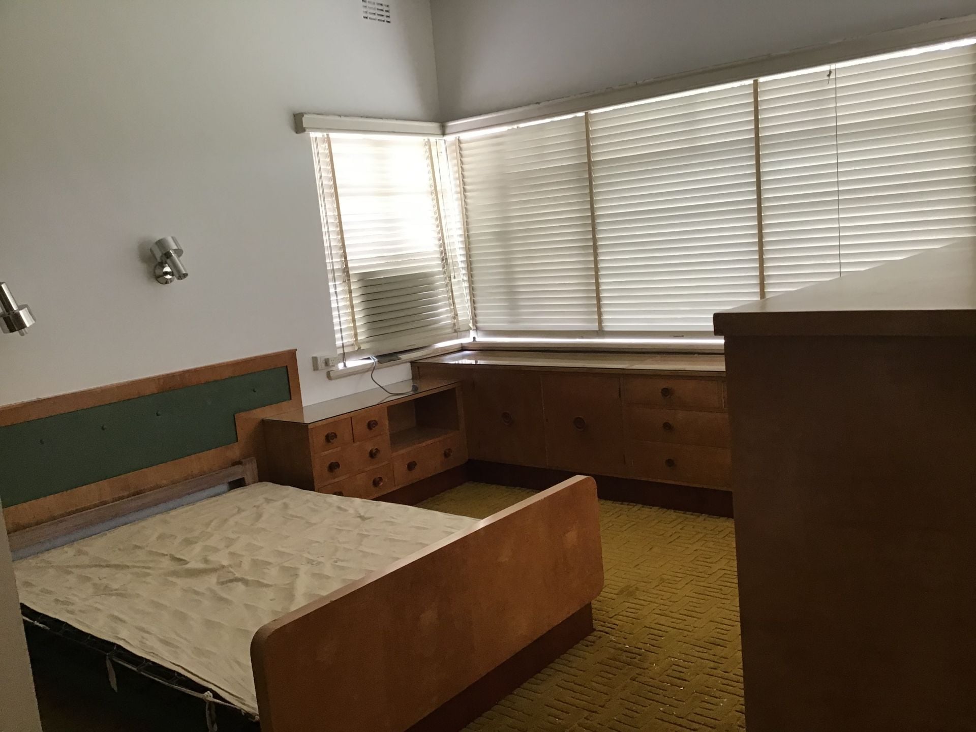 Spacious Art Deco House - 10 Month Lease Only